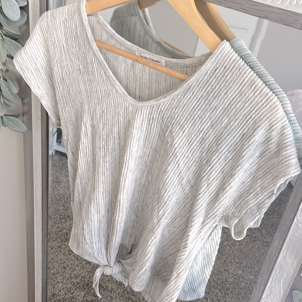 Gray twist top - Picture 2 of 4